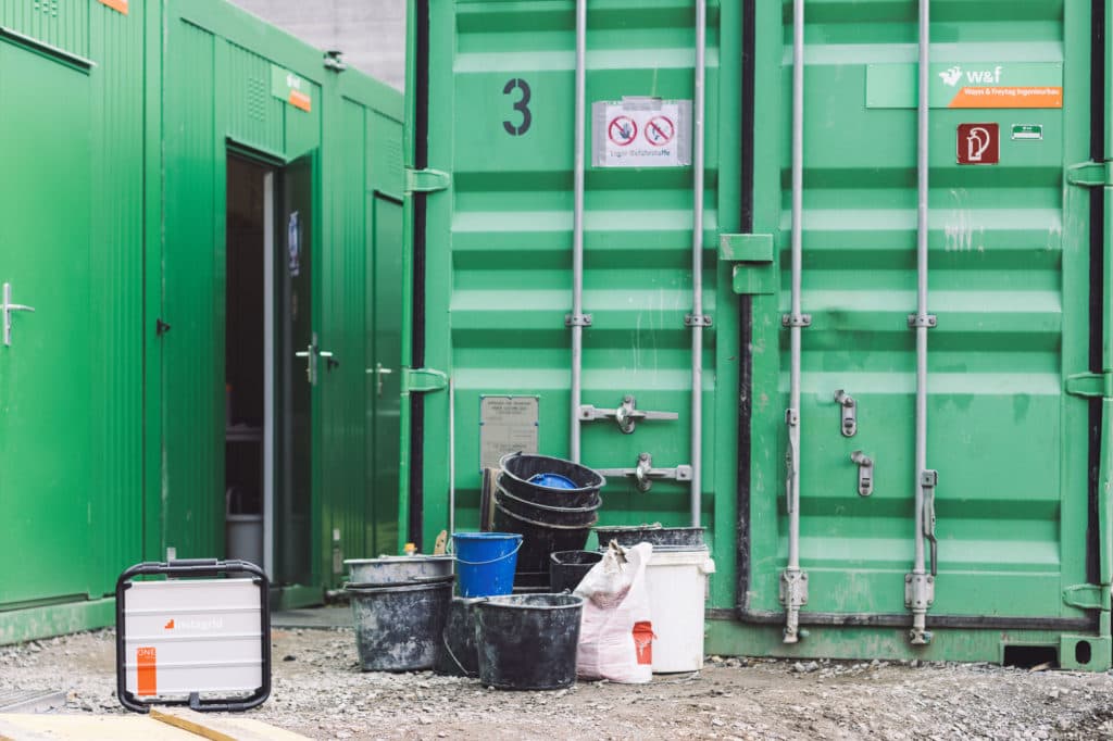 instagrid ONE Max with containers in the background